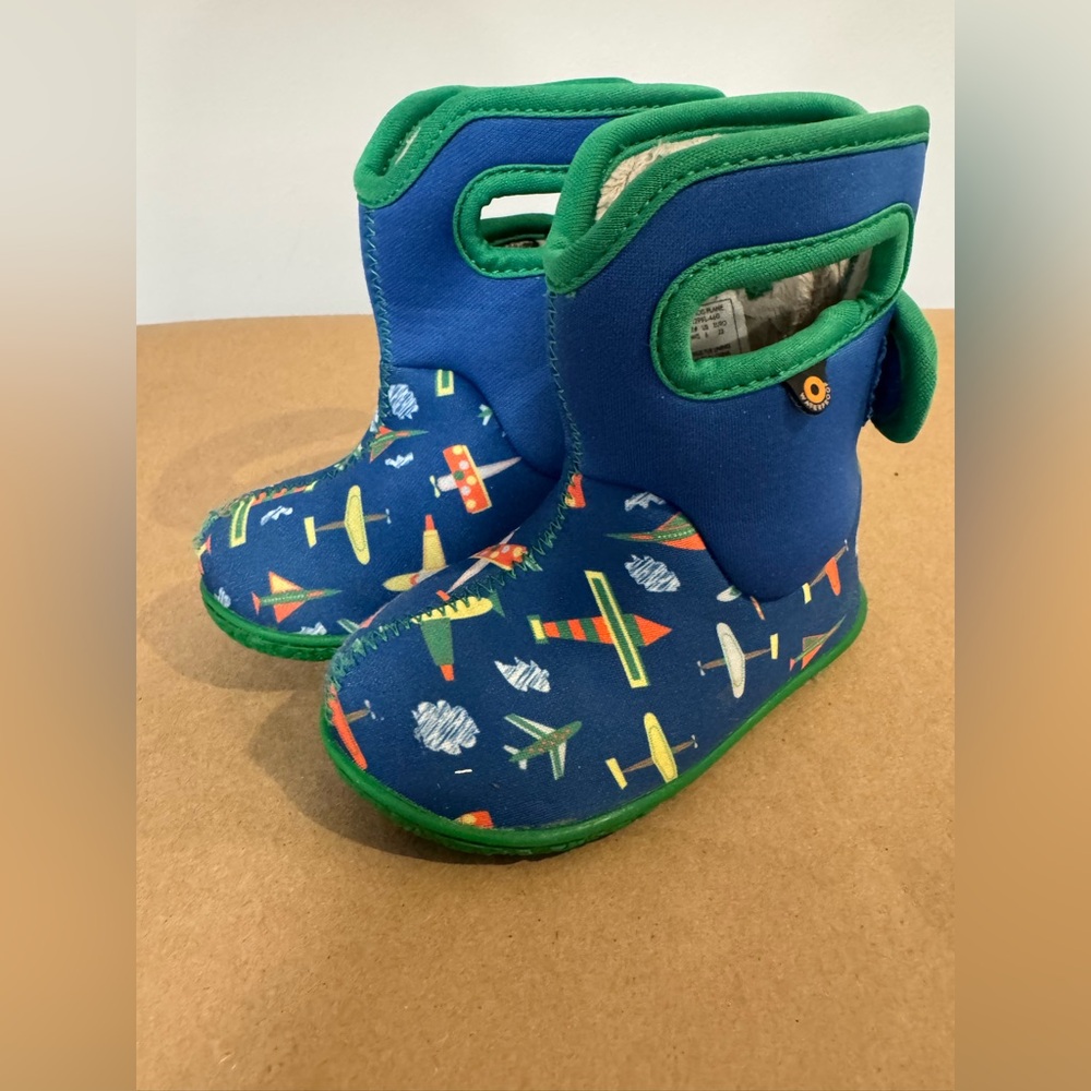 Baby Bogs insulated waterproof boots, Airplanes print, toddler size 6